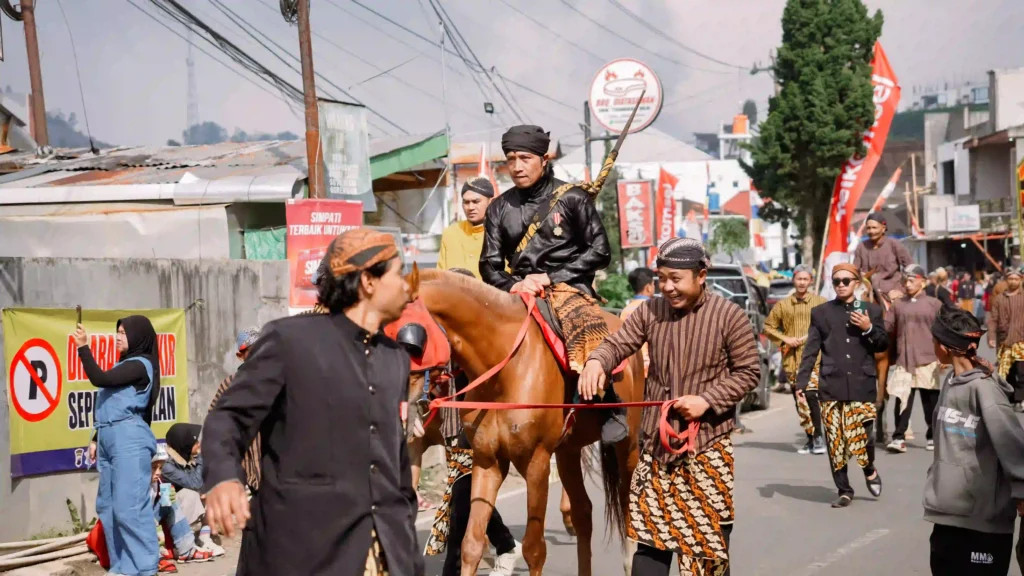 Kirab Budaya 1 Dieng Culture Festival