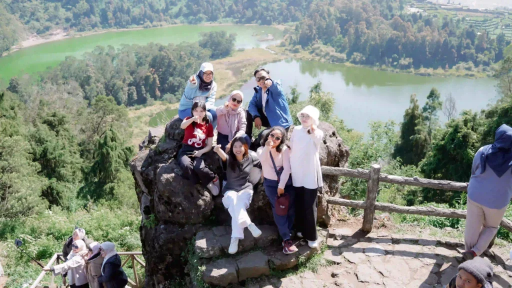 Telaga Warna Batu Ratapan Angin Dieng