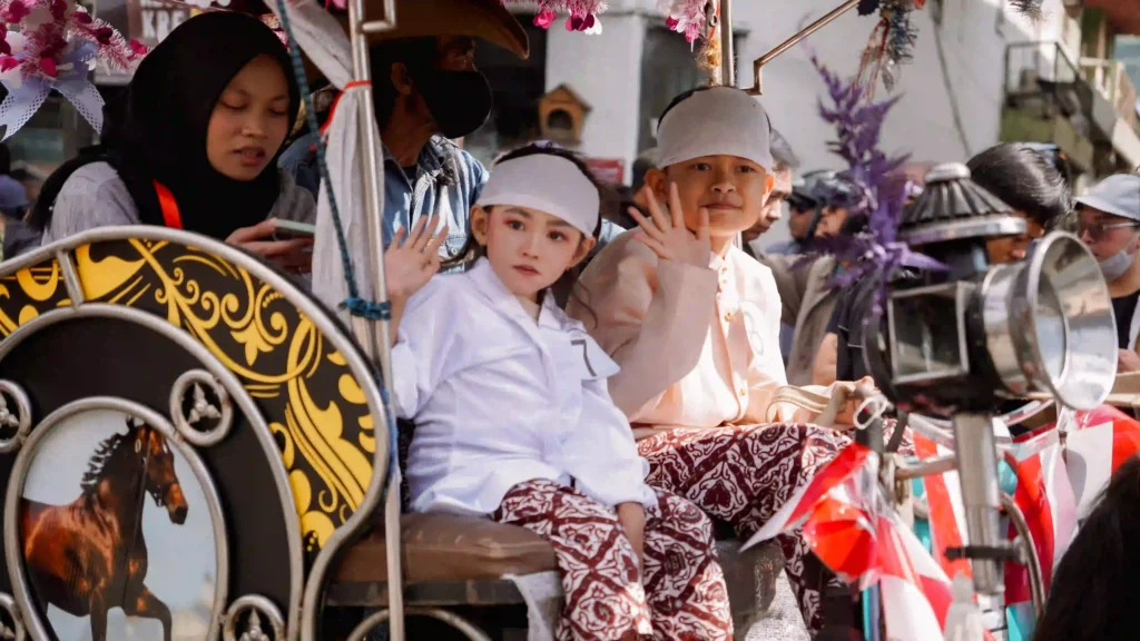 ruwatan anak rambut gimal dieng culture festival